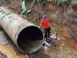Ngày 13/8 vừa qua, đường ống nước Sông Đà tiếp tục vỡ lần thứ 13