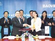 Ông Nguyễn Quang Phi - Tổng giám đốc Tập đoàn Bảo Việt và bà Đinh Thị Quỳnh Vân - Tổng giám đốc PwC ký kết hợp tác