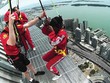 Một trò chơi mạo hiểm từ trên cao tại 
Tháp truyền hình CN ở Toronto, Canada