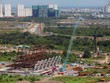Nhiều dự án lớn tại TP. HCM đang được chủ đầu tư khẩn trương thi công để sớm đủ điều kiện bán hàng. ảnh: Tăng Triển
