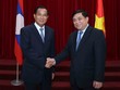 Bộ trưởng Bộ Kế hoạch và Đầu tư Việt Nam Nguyễn Chí Dũng (bên phải) và Bộ trưởng Bộ Kế hoạch và Đầu tư Lào Suphan Keomisay (Ảnh: Đức Trung)
