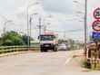 Dù là tuyến đường huyết mạch dẫn vào khu công nghiệp, nhưng một số cầu có tải trọng rất thấp, ngăn xe cỡ lớn lưu thông