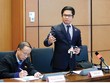 Ông Vũ Tiến Lộc phát biểu ý kiến trong một buổi thảo luận tại tổ, kỳ họp thứ hai Quốc hội khóa XIV