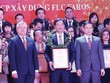 Ông Đỗ Như Tuấn, Tổng giám đốc FLC Faros nhận Chứng nhận VNR500