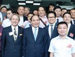Ông Cao Tùng Lâm (ngoài cùng bên trái) cùng Thủ tướng Chính phủ tại Hội nghị Doanh nghiệp Việt Nam năm 2016