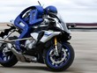 Robot lái xe máy như người thật của Yamaha 