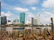 Nhiều ý kiến kiến nghị, nên giao đất dự án sát mép bờ sông, kênh rạch để khai thác tốt quỹ đất và tăng trách nhiệm của chủ đầu tư. Ảnh: Lê Toàn