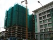 Sử dụng bê tông đúc sẵn sẽ rút ngắn tiến độ thi công xuống còn 3 ngày/sàn, thay vì 6-7 ngày như thông thường. Ảnh: Nguyễn Thành