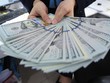 Hiện tại, số tiền USD trôi nổi trên thị trường tự do là rất lớn