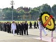 Đoàn đại biểu lãnh đạo Đảng, Nhà nước vào lăng viếng Chủ tịch Hồ Chí Minh. Ảnh: VGP/Nhật Bắc