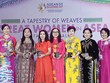 Bà Lê Thu Thủy (giữa) nhận giải Doanh nhân nữ tiêu biểu ASEAN.