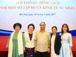 Thủ tướng với các nữ doanh nhân.