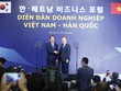 Việt Nam - Hàn Quốc hướng đến mục tiêu nâng kim ngạch thương mại song phương lên 100 tỷ USD vào năm 2020. Trong ảnh: Chủ tịch nước Trần Đại Quang và Tổng thống Hàn Quốc chủ trì Diễn đàn doanh nghiệp Việt - Hàn tại Hà Nội