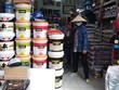 Sản phẩm sơn chống thấm, chống mốc hiện nay rất đa dạng chủng loại, nhãn hiệu và giá cả. Ảnh: Việt Dũng