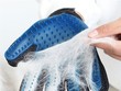 Găng tay chải lông thú cưng vô cùng tiện lợi