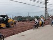Theo phản ánh, nhiều lô đất chưa nhận tiền bồi thường, nhưng chủ đầu tư vẫn cho san đất, lu nền trước sự khiếu nại của người dân.