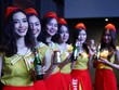 Các cô gái xinh đẹp giới thiệu sản phẩm bia Amstel lần đầu ra mắt.