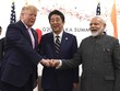 Tổng thống Mỹ Donald Trump, Thủ tướng Nhật Bản Shinzo Abe và Thủ tướng Ấn Độ Narendra Modi bắt tay trước khi diễn ra cuộc gặp ba bên