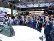 Các đại biểu tới dự Vietnam Motor Show 2019 và tham quan các gian trưng bày tại Triển lãm.