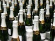 Rượu champagne Pháp là một trong những mặt hàng Mỹ dọa đánh thuế 100%. Ảnh: AFP