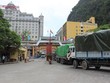 Tốc độ thông quan hàng hóa xuất nhập khẩu qua cửa khẩu Tân Thanh trong ngày 20/2 còn khá chậm, với 11 xe nông sản được làm thủ tục xuất khẩu.