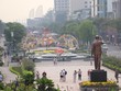 Đại dịch COVID-19 kéo mức tăng trưởng kinh tế quý I của Tp.HCM thấp nhất từ năm 1986 đến nay (Ành minh hoạ: Du khách tham quan đường hoa Nguyễn Huệ 2020)