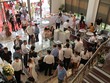 Khách tham quan và xem căn hộ mẫu Dự án Florence