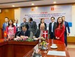Đại sứ Đan Mạch tại Việt Nam Kim Højlund Christensen và Thứ trưởng Bộ Công Thương Đặng Hoàng An tại lễ ký kết 28/10/2021.