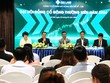 Ông Nguyễn Trung Vũ, Chủ tịch Cen Land trao đổi cùng các cổ đông.