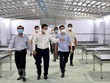 Đại diện lãnh đạo TTCIZ tiếp đón Phó Thủ tướng Vũ Đức Đam đến kiểm tra công tác phòng, chống dịch tại Bệnh viện dã chiến số 1 (tại Khu công nghiệp Thành Thành Công, thị xã Trảng Bàng, tỉnh Tây Ninh) (Ảnh Diệp Trương/TTXVN)