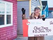 à Olga Beno và giải thưởng 5,3 triệu CAD. Ảnh: Atlantic Lottery