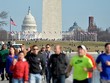 Du khách đi qua gần tòa nhà Quốc hội Mỹ, nơi sẽ diễn ra lễ nhậm chức của Trump ở Washington. Ảnh: Reuters