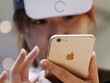 iPhone vẫn đang là con gà đẻ trứng vàng của Apple. Ảnh: Reuters