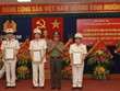 Lãnh đạo Tổng cục Chính trị CAND trao quyết định và chúc mừng lãnh đạo Cảnh sát PCCC Hải Phòng. Ảnh ANHP