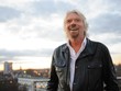 Richard Branson thành lập Virgin Group với hơn 400 công ty.