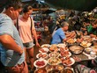 Đĩa cơm tấm vỉa hè gần 100.000 đồng vẫn hút khách Sài Gòn