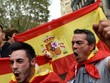 Những người biểu tình ủng hộ Catalonia tách khỏi Tây Ban Nha. Ảnh: Reuters.
