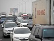 Xe cộ xếp hàng rời nội đô, cao tốc Pháp Vân ùn ứ