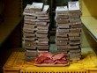 Những thực phẩm đắt đỏ như thịt có giá tới 9,5 triệu bolivar mỗi kg. Ảnh: Reuters