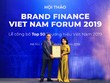 Bà Trần Thu Huyền - Thành viên HĐQT kiêm Giám đốc Khối Nhân sự VietinBank nhận chứng nhận Top 50 Thương hiệu giá trị nhất Việt Nam 2019.