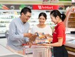 Người tiêu dùng mua thịt gà tươi 3F Việt tại siêu thị WinMart.