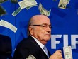 Cựu Chủ tịch FIFA Sepp Blatter và một loạt quan chức cấp cao bị điều tra vì tội tham nhũng