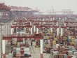 Một cảng biển tại Thượng Hải với các container xếp đầy ngày 4/2/2020