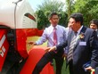 Lãnh đạo Tập đoàn Yanmar giới thiệu về các sản phẩm máy nông nghiệp