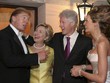 Bà Hillary Clinton cùng chồng tại lễ cưới của Donald Trump và cựu người mẫu Melania Knauss năm 2005 (ảnh Getty)