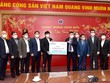 Ông Nguyễn Đức Thụy và các lãnh đạo LienVietPost Bank, Thaiholdings trao số tiền 21 tỷ đồng cho Bộ trưởng Nguyễn Thanh Long và các lãnh đạo Bộ Y tế