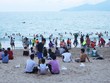 Bãi biển Nha Trang bị rác “tấn công” trong dịp lễ 30/4