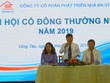 Ông Đoàn Hòa Thuận, Chủ tịch HĐQT (ngồi giữa) và ông Lê Viết Liên đang là Phó tổng giám đốc, sẽ nhận chức Tổng giám đốc Hodeco vào tháng 5 tới.