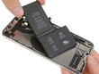 iPhone X được thiết kế với pin lớn kiểu chữ L được ghép lại từ hai pin nhỏ.