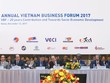 Thủ tướng Chính phủ Nguyễn Xuân Phúc cùng các đại biểu tham dự Diễn đàn VBF 2017 đề cao vai trò của cộng đồng doanh nghiệp trong phát triển kinh tế Việt Nam những thập niên tới. Ảnh: Đức Thanh